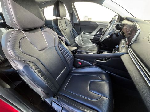 Used 2025 Hyundai Elantra Limited image 46