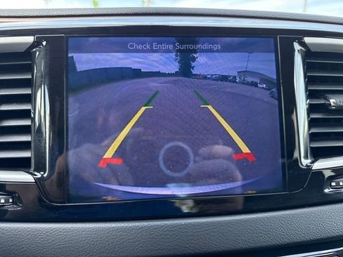 Used 2017 Chrysler Pacifica Touring-L FWD image 24