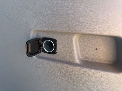 Used 2023 GMC Acadia SLT image 17