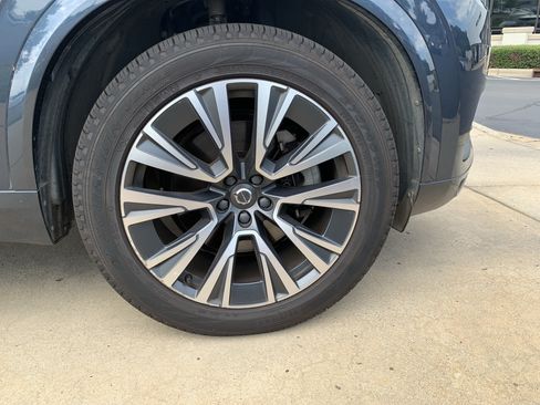 Used 2020 Volvo XC90 T5 Momentum w/ Protection Package Premier FWD image 13