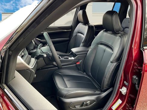 New 2025 Jeep Grand Cherokee Limited image 9