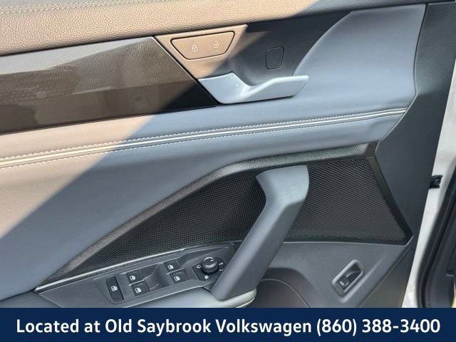 Certified 2025 Volkswagen Tiguan SEL R-Line AWD/4WD image 37