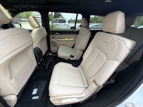 New 2026 Jeep Grand Cherokee L Limited w/ Limited Altitude Package AWD/4WD image 25