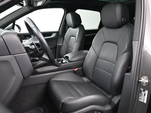 Certified 2024 Porsche Cayenne AWD/4WD image 5