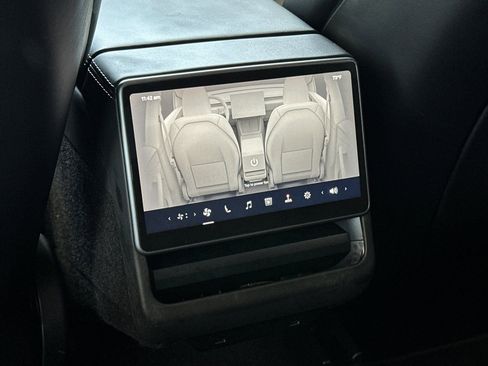 Used 2026 Tesla Model Y Long Range RWD image 15