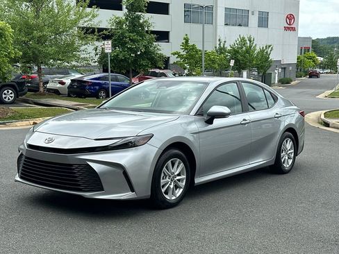 Used 2025 Toyota Camry LE w/ Convenience Package AWD/4WD image 2