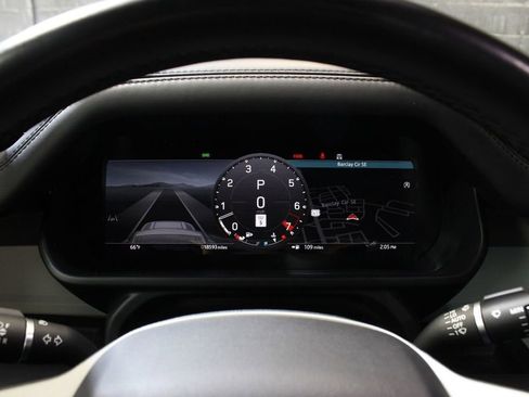 Used 2024 Land Rover Defender 110 SE image 15