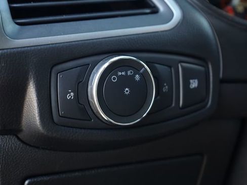 Used 2020 Ford Edge SE image 13