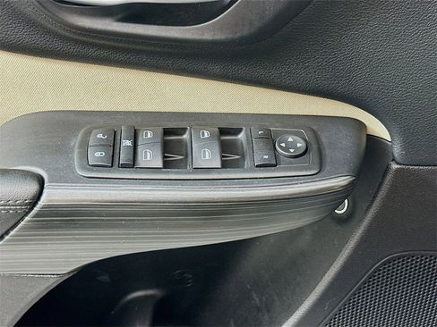 Used 2016 Jeep Cherokee Sport w/ Cold Weather Group image 18