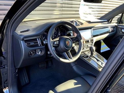 Certified 2026 Porsche Macan image 4