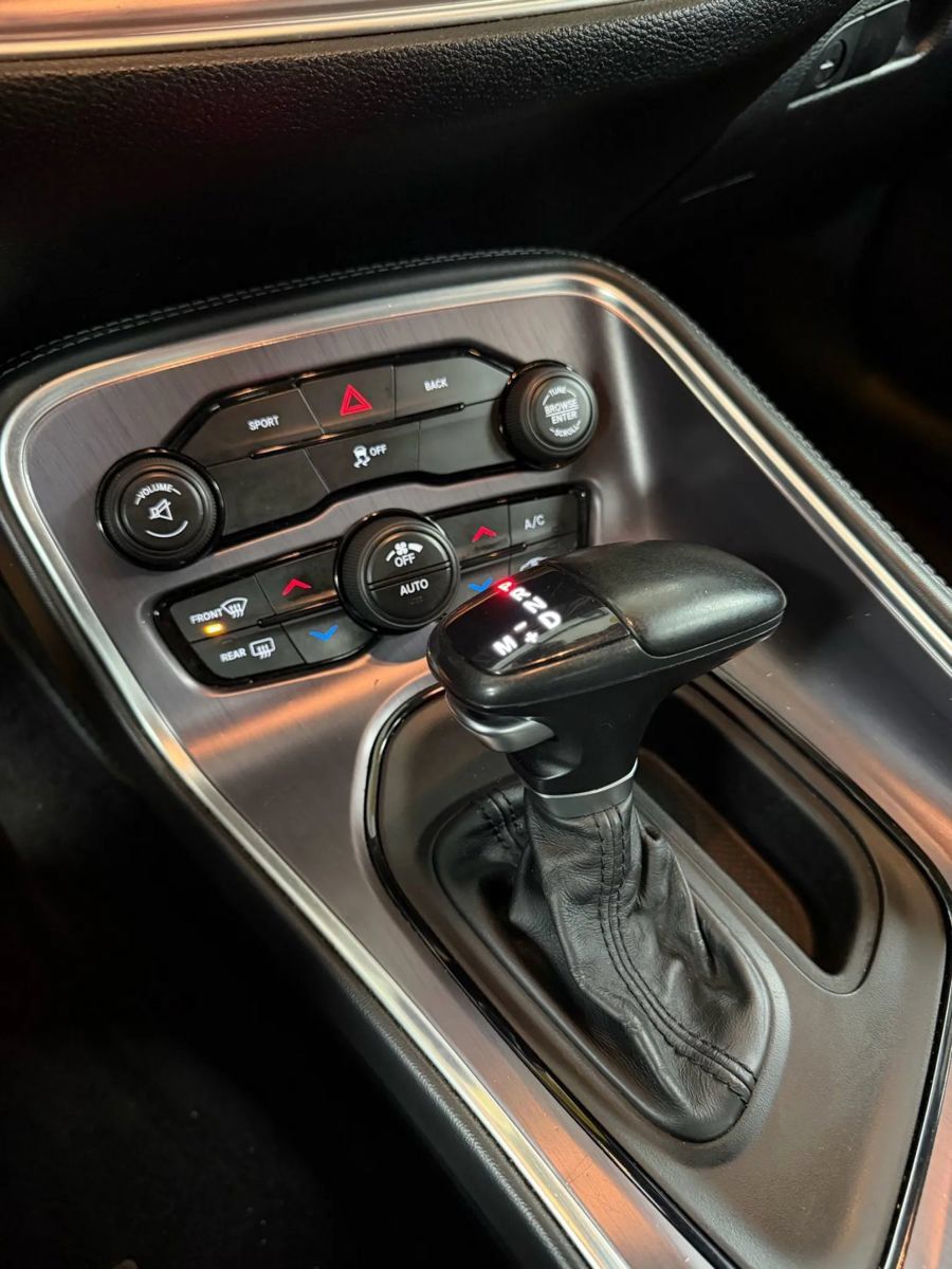 Used 2016 Dodge Challenger SXT RWD image 20