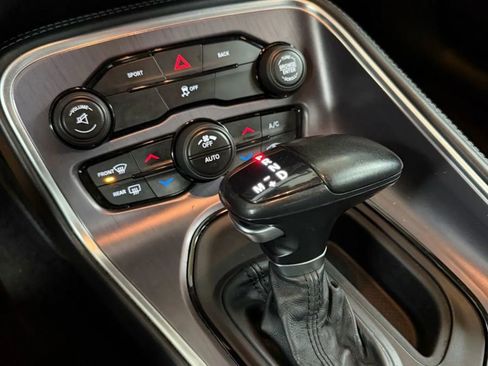 Used 2016 Dodge Challenger SXT RWD image 20