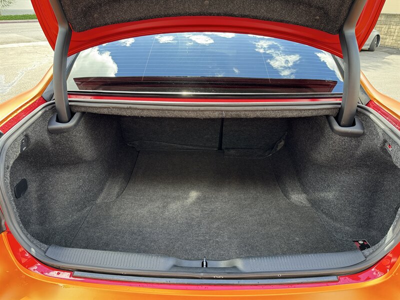 Used 2018 Dodge Charger R/T Scat Pack w/ Dynamics Package RWD image 17