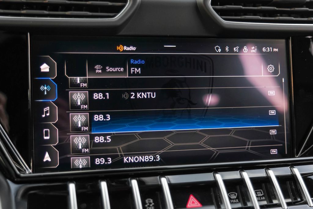 Used 2022 Lamborghini Urus AWD/4WD image 37