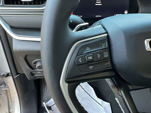 Used 2024 Jeep Grand Cherokee Laredo image 26