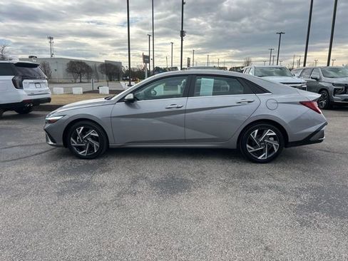 Used 2025 Hyundai Elantra SEL image 6