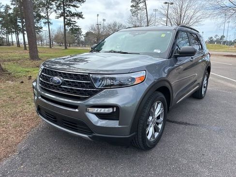 Used 2022 Ford Explorer XLT w/ Equipment Group 202A image 7