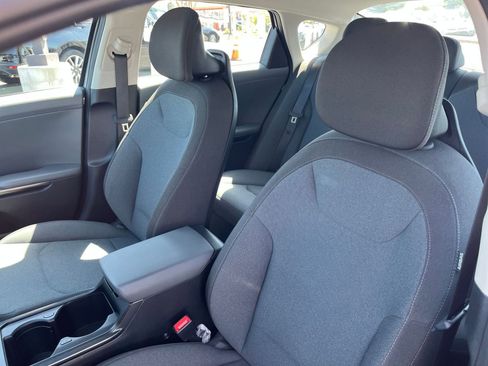 Used 2025 Kia K4 FWD image 28