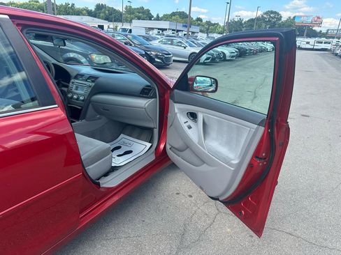 Used 2011 Toyota Camry LE image 9