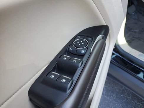 Used 2019 Lincoln MKC Select w/ Select Plus Package image 16