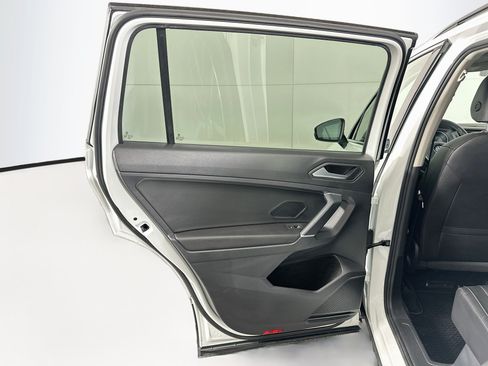 Used 2020 Volkswagen Tiguan SE w/ Panoramic Sunroof Package FWD image 25