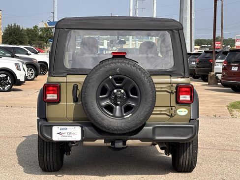 Used 2025 Jeep Wrangler Sport AWD/4WD image 5