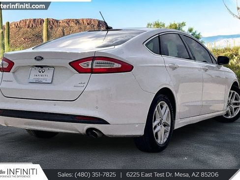 Used 2016 Ford Fusion SE w/ Equipment Group 202A FWD image 2