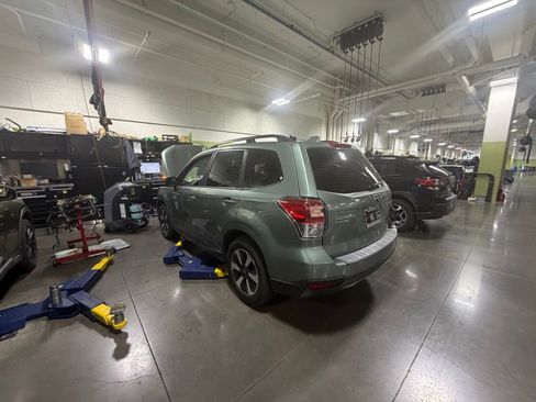 Used 2018 Subaru Forester 2.5i w/ Alloy Wheel Package image 5