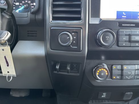 Certified 2022 Ford F250 XLT w/ Snow Plow Prep Package image 19