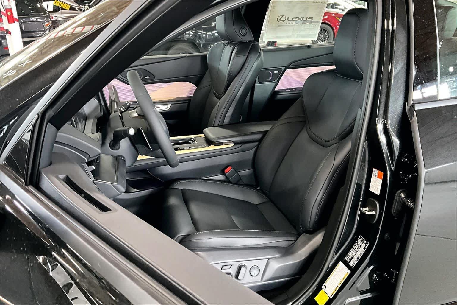 New 2026 Lexus ES 350e w/ Executive Package FWD image 9