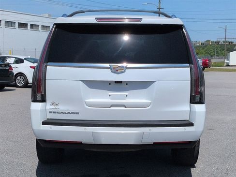 Used 2017 Cadillac Escalade Luxury image 4