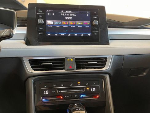 Used 2025 Volkswagen Taos SE image 18