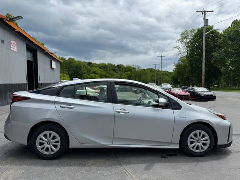 Used 2019 Toyota Prius LE FWD image 7