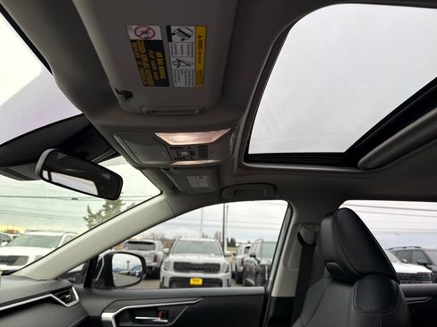 Used 2023 Toyota RAV4 XLE Premium image 20