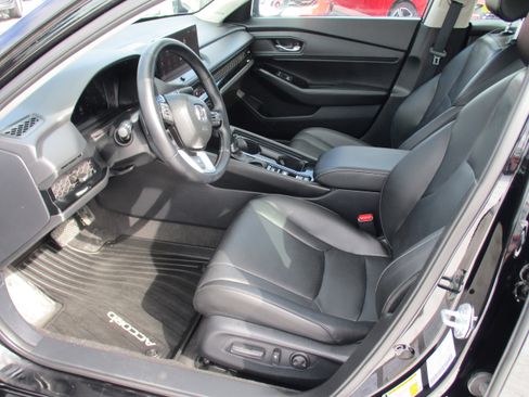 Used 2025 Honda Accord Touring image 12