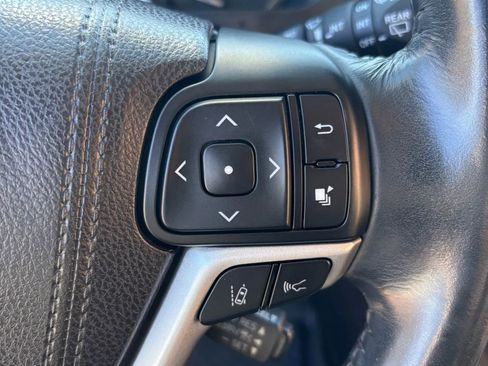 Used 2017 Toyota Highlander SE image 12