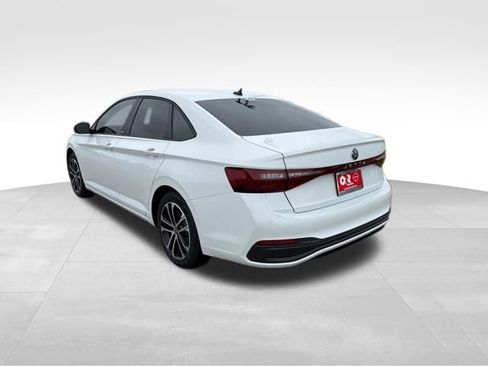 Used 2025 Volkswagen Jetta Sport FWD image 4