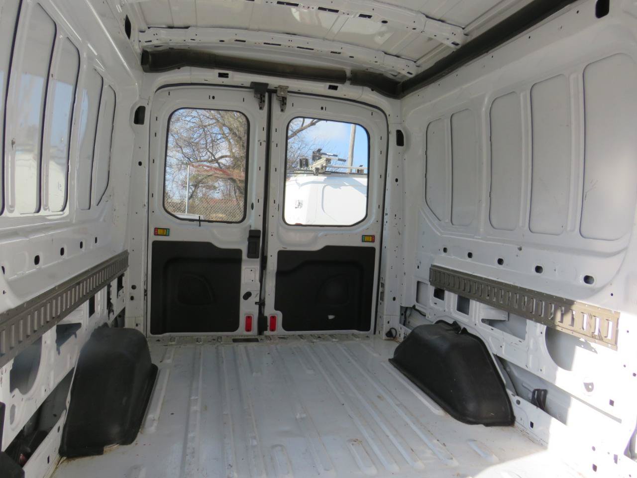 Used 2019 Ford Transit 250 148 Medium Roof RWD image 21