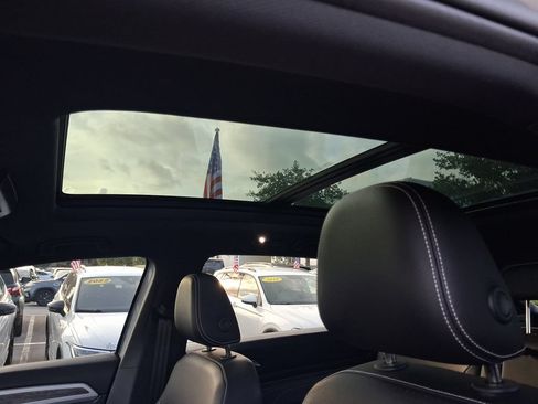 Certified 2023 Volkswagen Atlas Cross Sport SE w/ Panoramic Sunroof Package FWD image 15