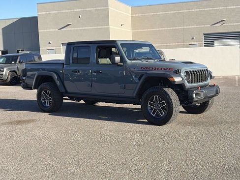 Used 2024 Jeep Gladiator Mojave w/ Technology Group AWD/4WD image 5