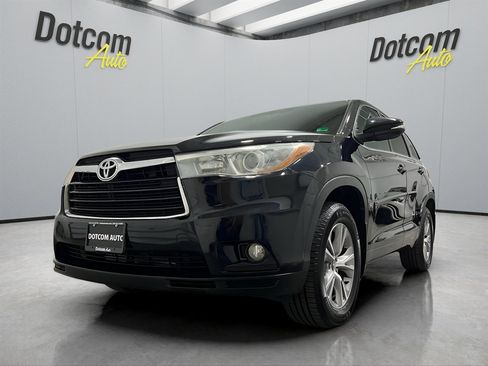 Used 2016 Toyota Highlander LE image 3