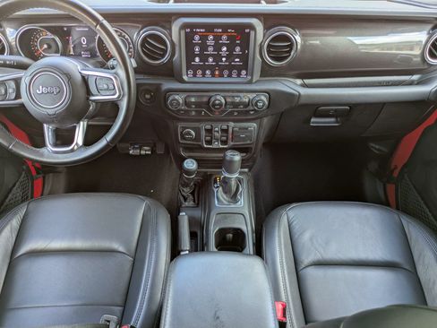 Used 2019 Jeep Wrangler Unlimited Sahara AWD/4WD image 9