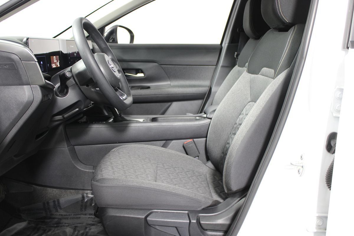 Used 2025 Nissan Kicks SV FWD image 28