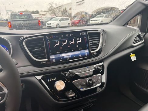 New 2026 Chrysler Pacifica Select image 27