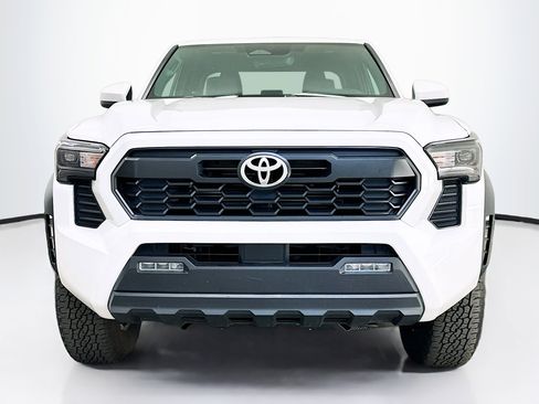 Used 2025 Toyota Tacoma TRD Off-Road image 2