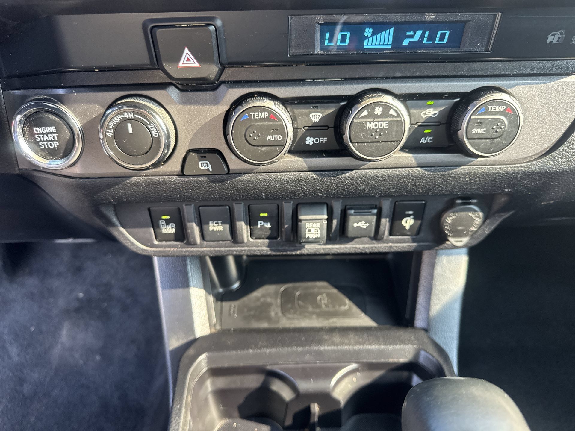Used 2021 Toyota Tacoma TRD Off-Road w/ Technology Package AWD/4WD image 18
