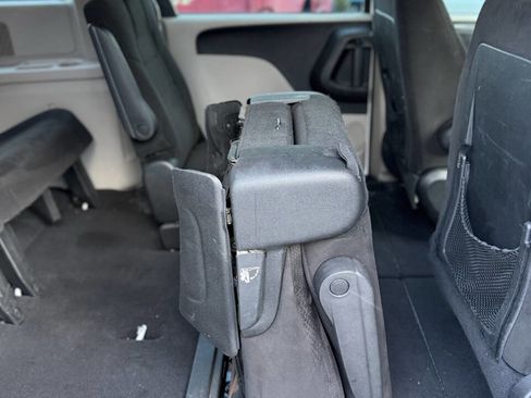 Used 2013 Dodge Grand Caravan American Value Package image 17