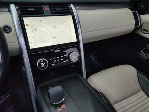 Used 2024 Land Rover Discovery Dynamic SE image 47