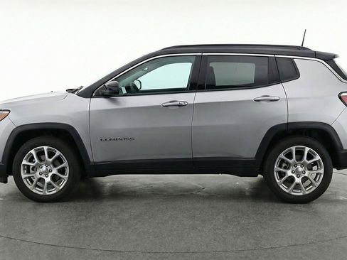Used 2025 Jeep Compass Limited AWD/4WD image 5