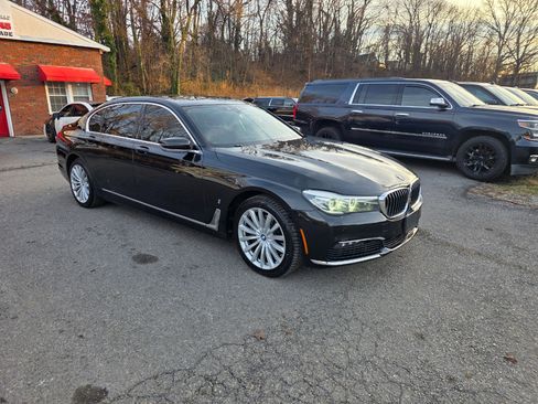 Used 2017 BMW 740e xDrive image 3